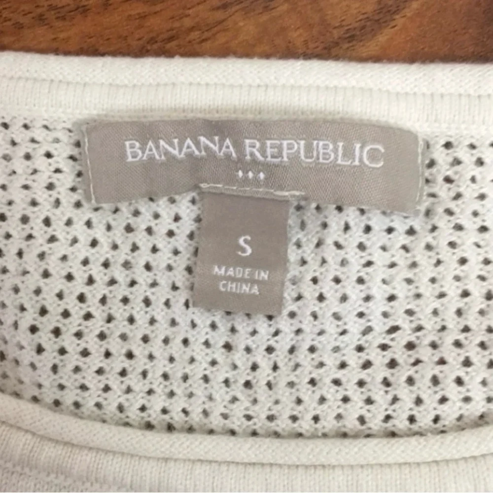3/$25 Banana Republic Women Cream Perforated Back Knit Sweater Size Small Preppy